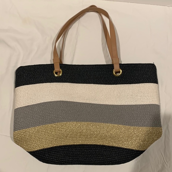 Stylish Handbag - Picture 1 of 8